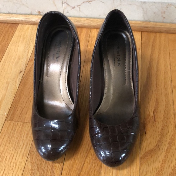 Brown Pumps - Picture 2 of 6